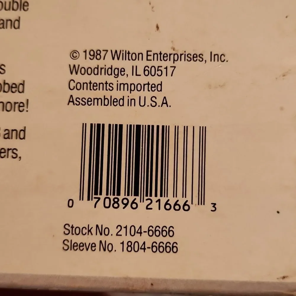 Wilton 1987 Cake Decorating Tip Set 17 pieces